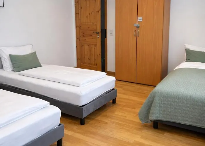 Kaza Guesthouse, Centrally Located 2 & 3 Bedroom In Appartement