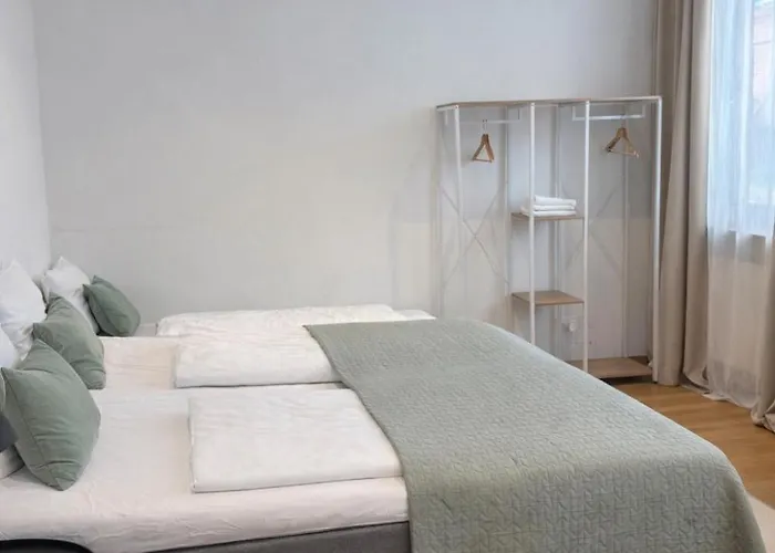 Appartement Kaza Guesthouse, Centrally Located 2 & 3 Bedroom In *